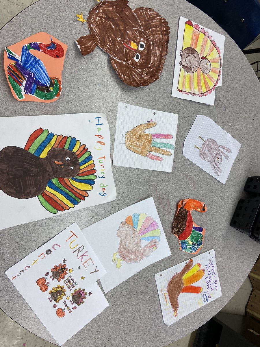 HebertSunshine's tweet photo. Student Council hosted a Turkey Art competition for all grade levels. Here are some that were turned in. https://t.co/yiQIoqZylm