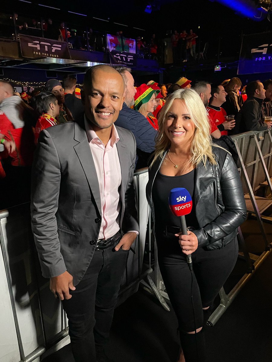 Getting ready for USA v Wales with hundreds of Welsh fans in Cardiff and former striker Rob Earnshaw. The 64 year wait is over #FIFAWorldCup