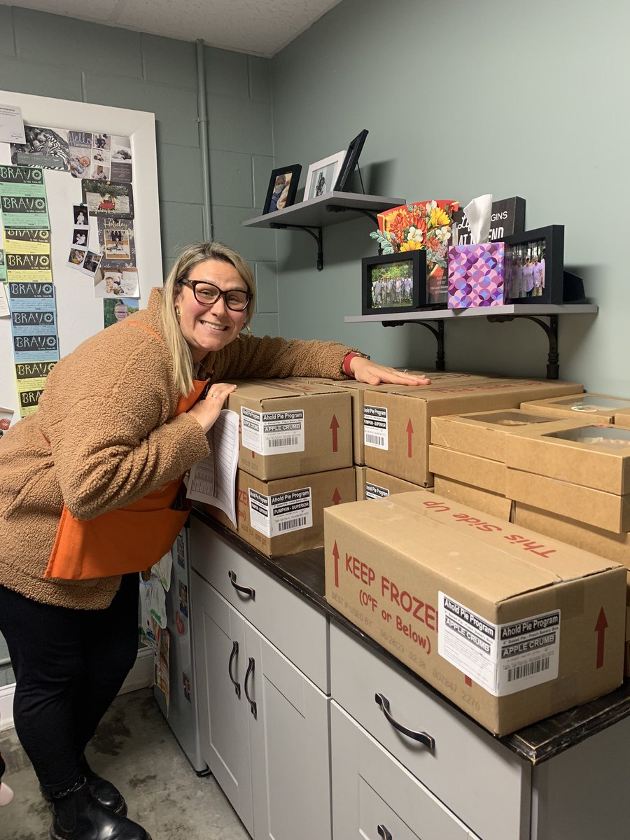 Lauren Morgan (@laurentmmorgan) on Twitter photo @2678 Pies! Pies! Pies! Happy Thanksgiving to all of our associates!! <a href="/JessicaMeaney3/">Jessica Meaney</a> <a href="/DanielleKida1/">Danielle Dion Korell</a> <a href="/marantes1/">Marcelo Arantes</a> #NEProud @2678 Pies! Pies! Pies! Happy Thanksgiving to all of our associates!! <a href="/JessicaMeaney3/">Jessica Meaney</a> <a href="/DanielleKida1/">Danielle Dion Korell</a> <a href="/marantes1/">Marcelo Arantes</a> #NEProud