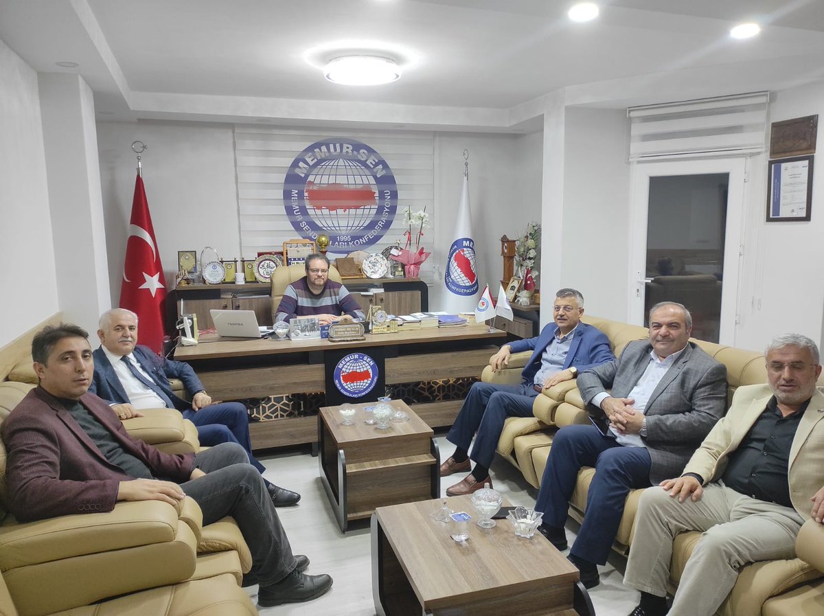 İl Müdürümüz Sn. <a href="/igorentas/">İbrahim Görentaş</a> ile Van YYÜ Başkale MYO Müdürü Sn.<a href="/NecatGorentas/">Doç.Dr.Necat Görentaş</a>, Memur Sen İl Temsilcisi Sn. <a href="/mehmet_uca/">Mehmet Uca</a>, Toçbirsen Van Ş. Başkanı Sn. <a href="/aliucar6565/">Ali UÇAR 🇹🇷🇸🇩</a>, Diyanet Sen Van Ş. Başkanı Sn. <a href="/nurullah_arvas/">Nurullah ARVAS نور الله ارواس</a> ve Büro Memur Sen Van Şube Başkanı Sn. <a href="/MahmutGulacar/">Mahmut GÜLAÇAR</a>'ı ziyaret etti.