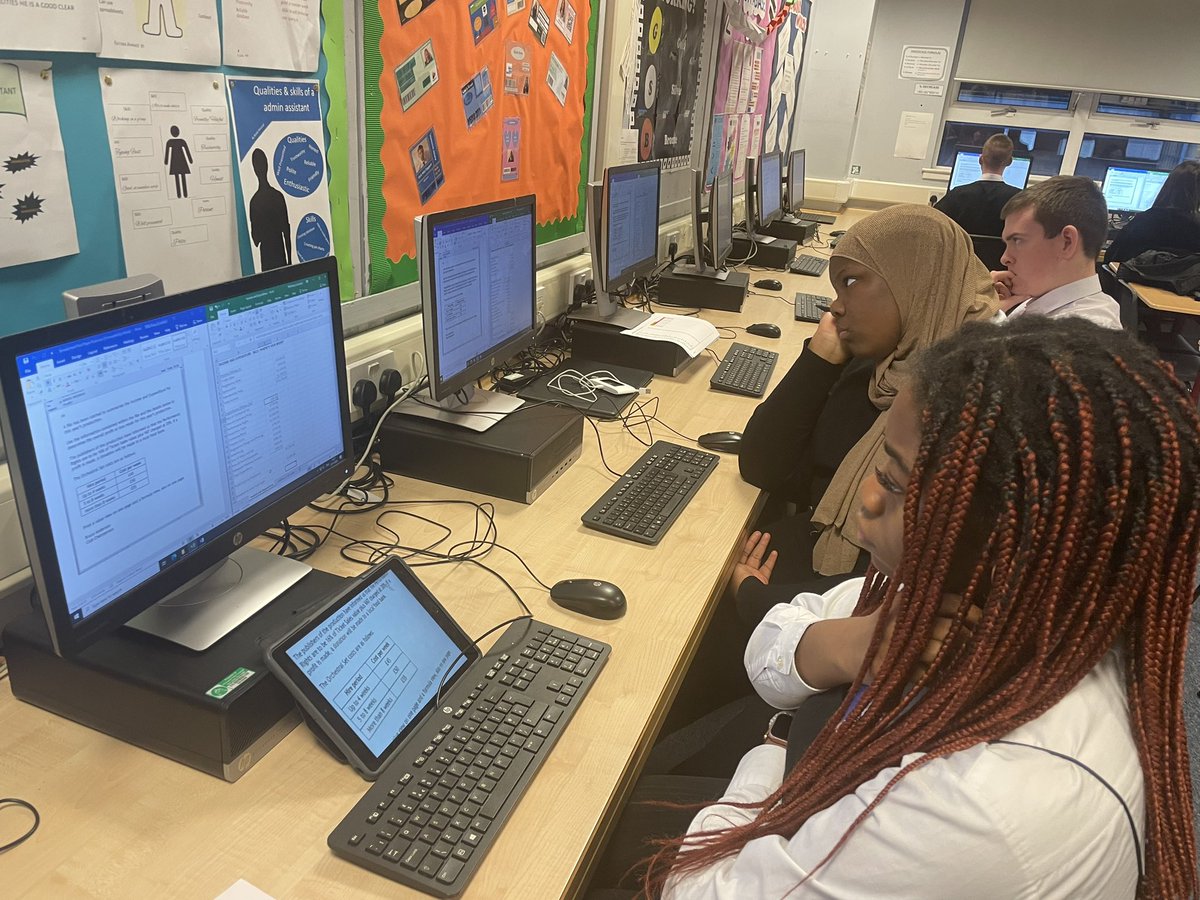 LourdesBECS's tweet image. Higher Admin &amp;amp; IT targeted support was in full swing tonight. Well done to everyone who attended. #support #AdminandIT @LourdesSec