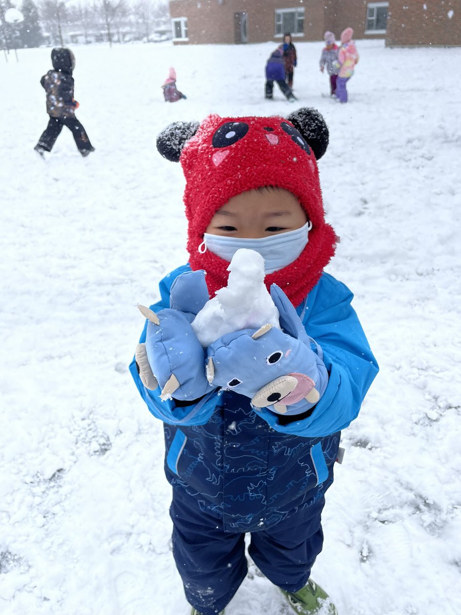 KindertownJS2's tweet photo. We love snow! https://t.co/yMMqMToJYg