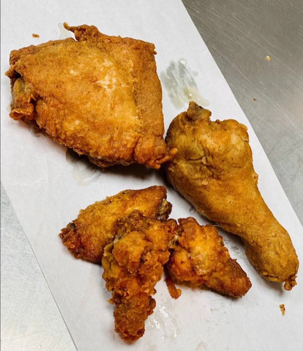 Delicious fried chicken 🍗😋 Don't forget those crispy french fries 🍟 

Order Direct at freddysrotherham.co.uk 

#parkgate #rotherhamiswonderful #rotherhamfood #friedchicken #freddyschicken #getinmybelly #rotherhamfoodie #chickenlovers