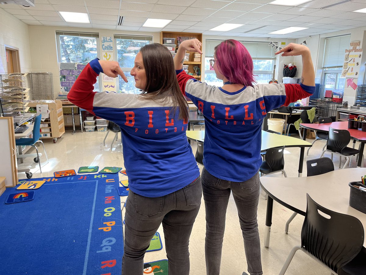 Accidental twinning with <a href="/MrsKlinczar/">Sarah Klinczar</a> #GoBills
