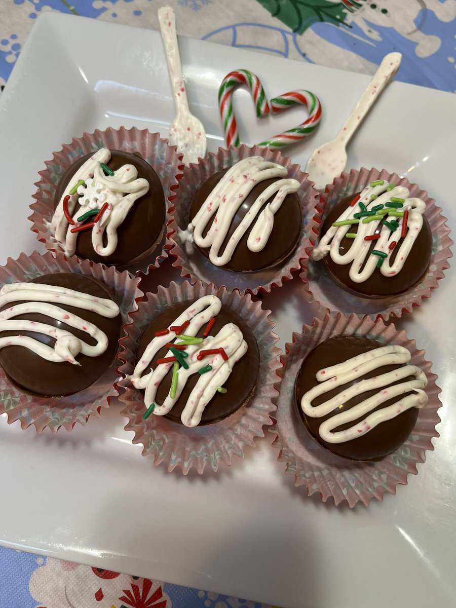 DanielaCourtice's tweet photo. Hot chocolate bombs for my kiddos afterschool on this cold &amp; windy day! Truly a hug in a mug. Milk chocolate bombs, filled with hot chocolate and marshmallows and topped with peppermint drizzle. #homemade #hotchocolatebomb #huginamug https://t.co/ljyEe7wRC1