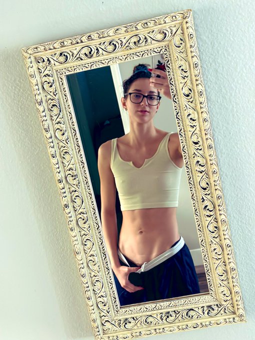 2 pic. Hopping on Twitch for a bit ? https://t.co/CjDIHmlLZW https://t.co/3qXSS1MroO
