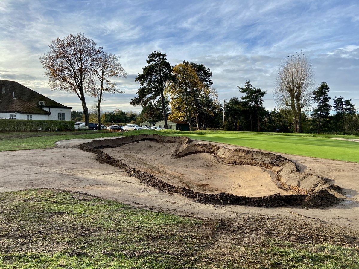 lincolngc's tweet photo. Fantastic to see the hard work of our greens teams, @LakelandE, @Fineturf &amp; @creative_golf come together as our course alterations continue to progress 👌🏻

All bunkers now redesigned with drainage being added this week. Turfing to follow next ⛳️🙌🏻 https://t.co/WQDp00JSny