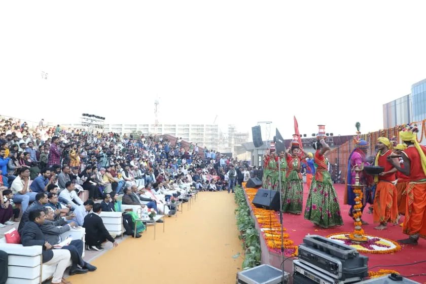 GoChhattisgarh's tweet photo. मान.संस्कृति मंत्री श्री @amarjeetcg जी ने आज आईआईटीएफ प्रगति मैदान में छत्तीसगढ़ टूरिज्म बोर्ड के स्टॉल का अवलोकन कर पर्यटन के क्षेत्र में टूरिज्म बोर्ड द्वारा किए जा रहे कार्यों की सराहना की और विजिटर रजिस्टर में उन्होंने अपना रिमार्क भी दर्ज किया।
#goCG #visitCG https://t.co/f4X9zSNJlF