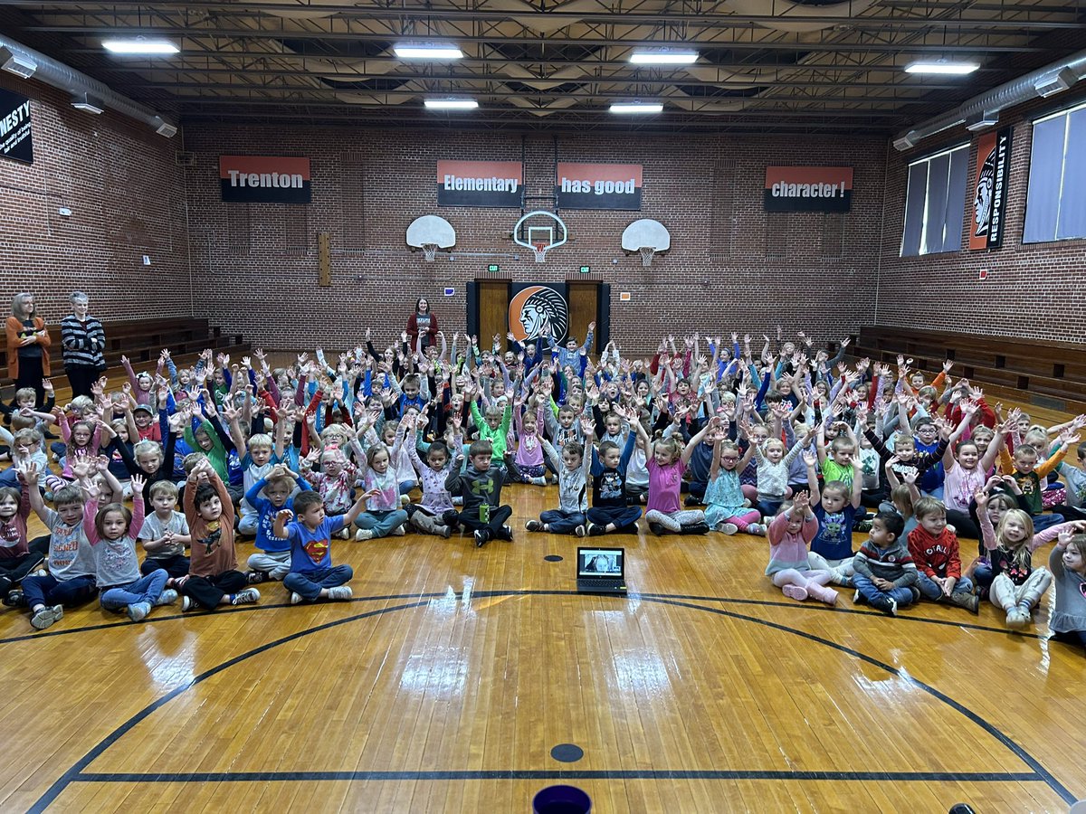 PrincipalWoll's tweet photo. Mad Science STL put on a terrific show this morning!  Our students were engaged and enthralled by all of the experiments! 🧪⚡️💦 #wesclinwarriors https://t.co/UJxKV2XhJ2