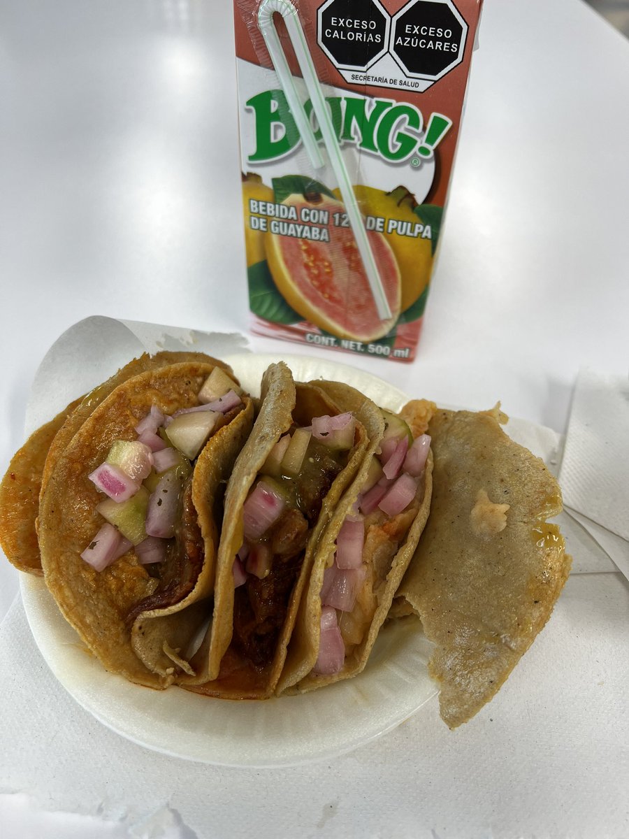 Kelita_cool's tweet photo. One of the many treats this #ATTtastic company did, thinking on us all, celebrating #DiadelaRevolucionMexicana with some delicious tacos de canasta (steamed tacos), delivered by our incredible duo @A_LugoM and @RaulGarciaDiaz0  
Thanks @CollectionsMX https://t.co/sBbFmFzgVg