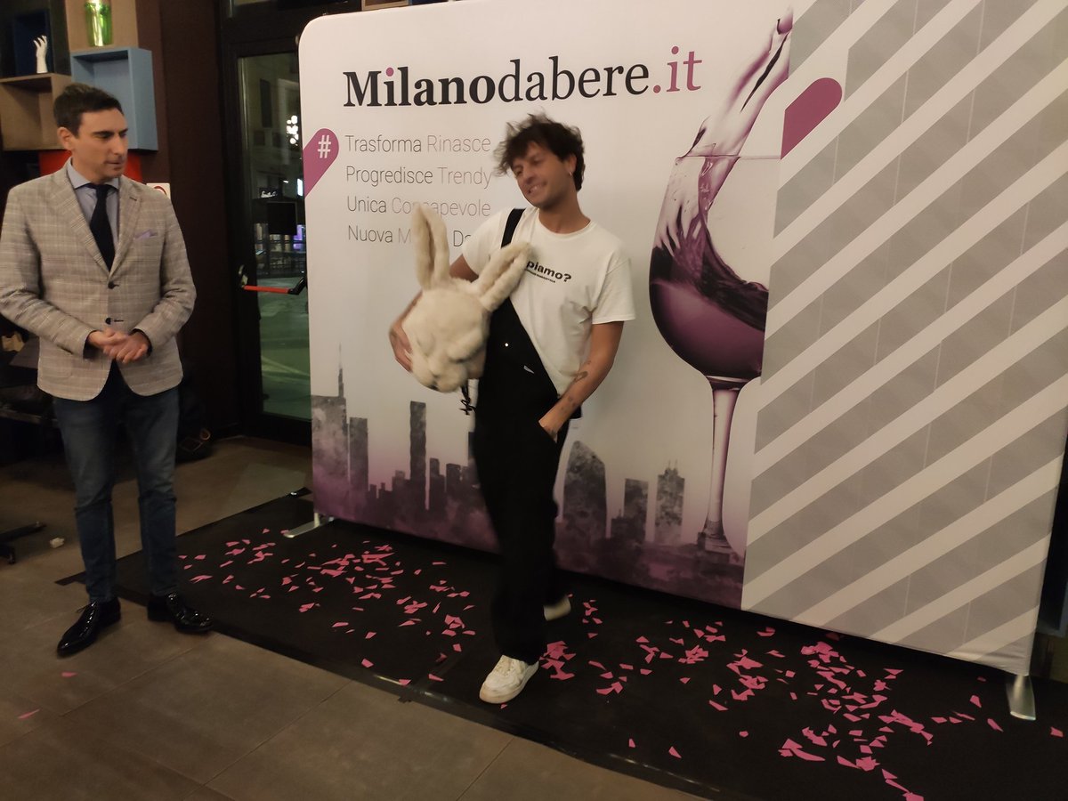 AleVilla85: RT <a href="/milano_night/">MilanoNight</a>: .<a href="/iconize_it/">Marco Ferrero</a> a #MilanoDaBere!! 🐰
Impazzisco <a href="/Milanodabere_it/">Milanodabere.it</a>