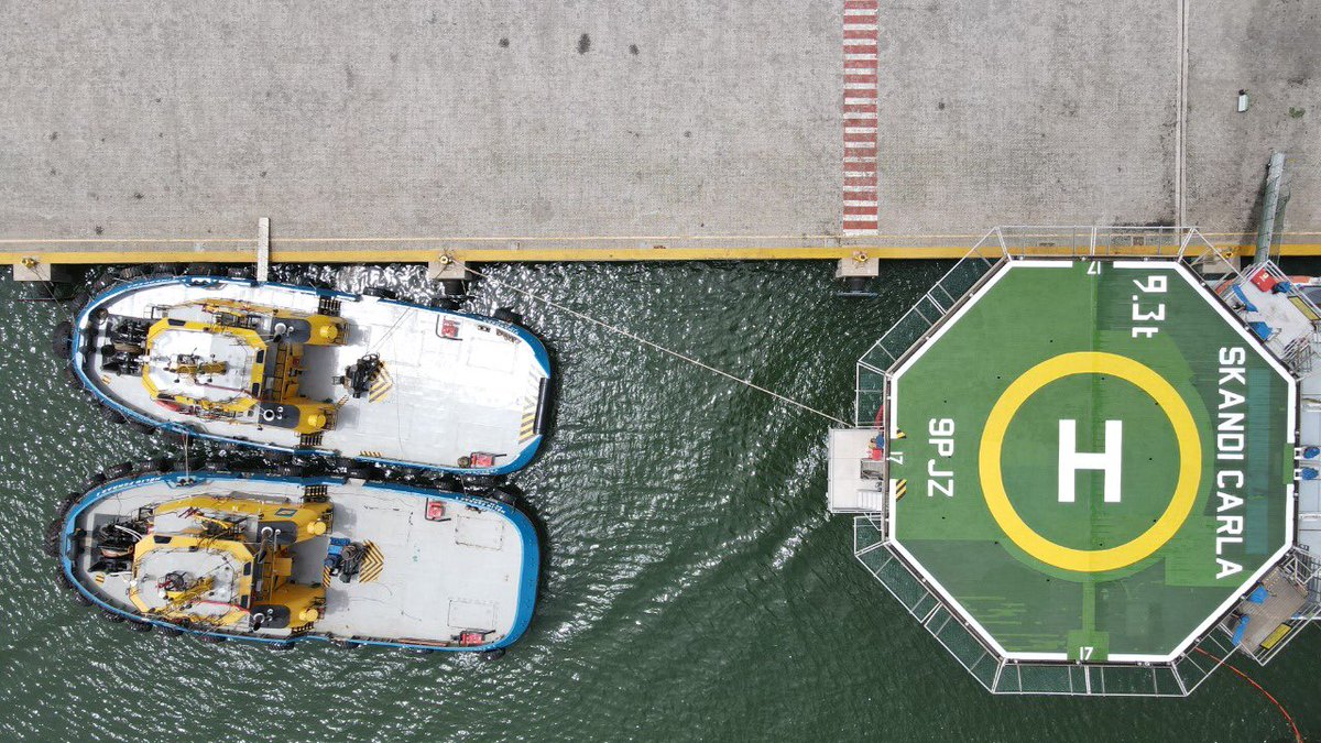 Vportsbr's tweet photo. Rebocadores e navio offshore Skandi Carla no berço 101 🚢

📷 Ramon G. Drones

#portodevitoria https://t.co/l3QJF6VjTP
