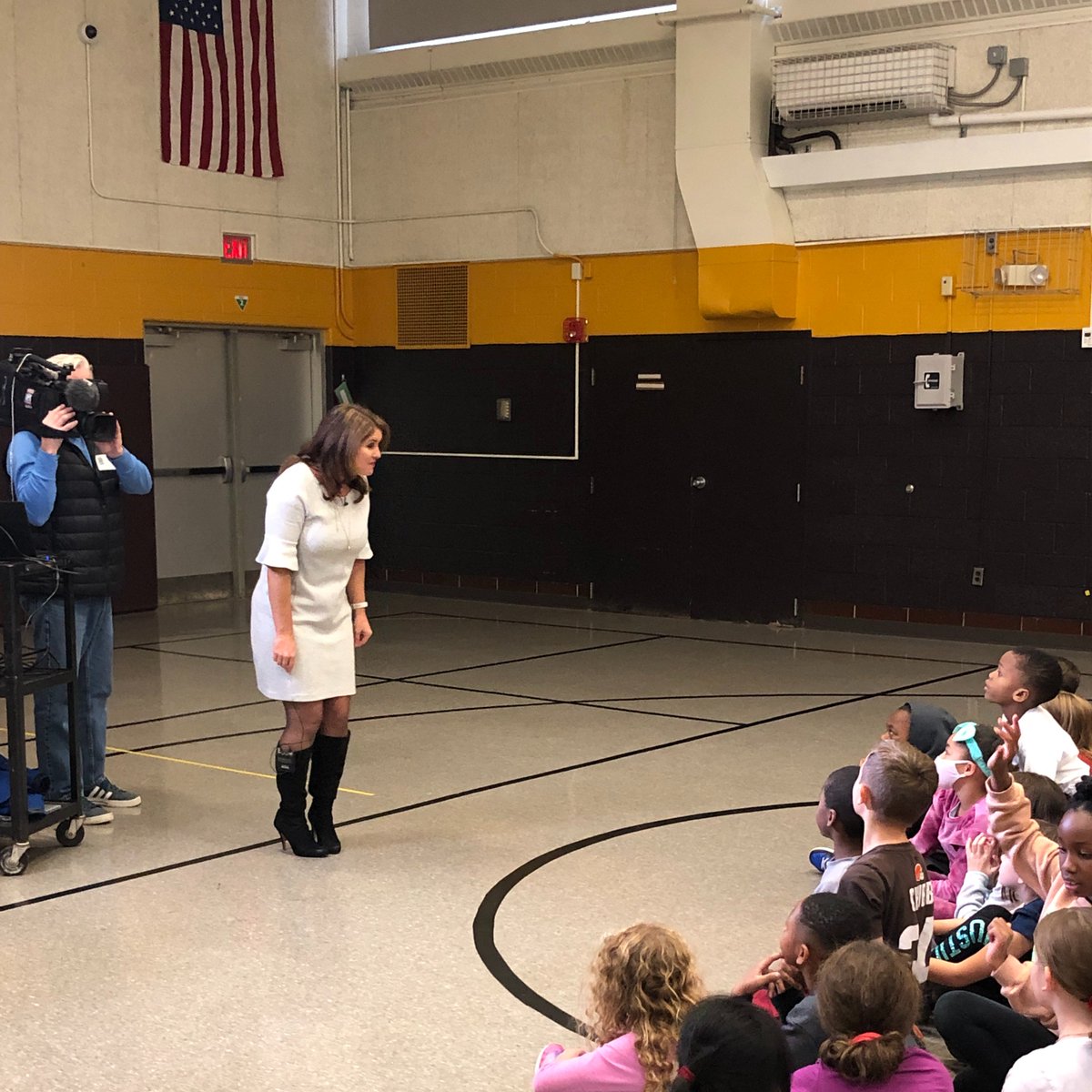 selschools's tweet photo. Thank you to @fox8news meteorologist @JennHarcher for delivering an engaging and interactive winter weather presentation to our Sunview 2nd graders! #ArcPride #winterweather
https://t.co/1k9nG1ep1t https://t.co/9w0dNZOvnO