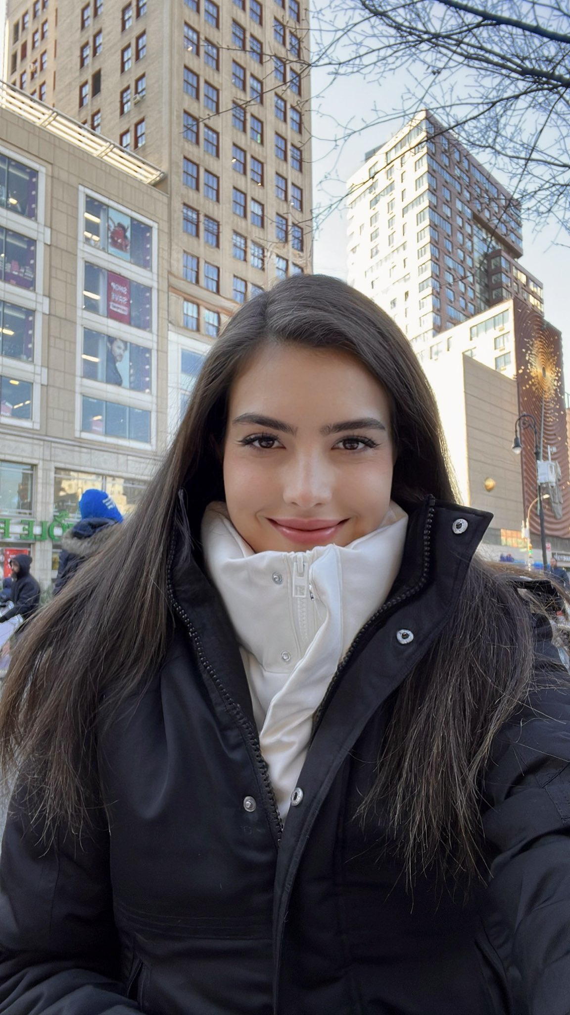 alexandra-botez-on-twitter-freezing-but-somehow-playing-chess-at