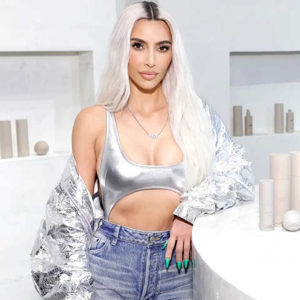 PopCrave's tweet photo. Julia Fox says she briefly dated Kanye West so he would leave Kim Kardashian alone: 

“And I was like, ‘Oh my God. Maybe I can get him off Kim’s case. Maybe I can distract him… just get him to like me.’ I knew if anyone could do it, it’s me,” https://t.co/jn5NOBoVfk