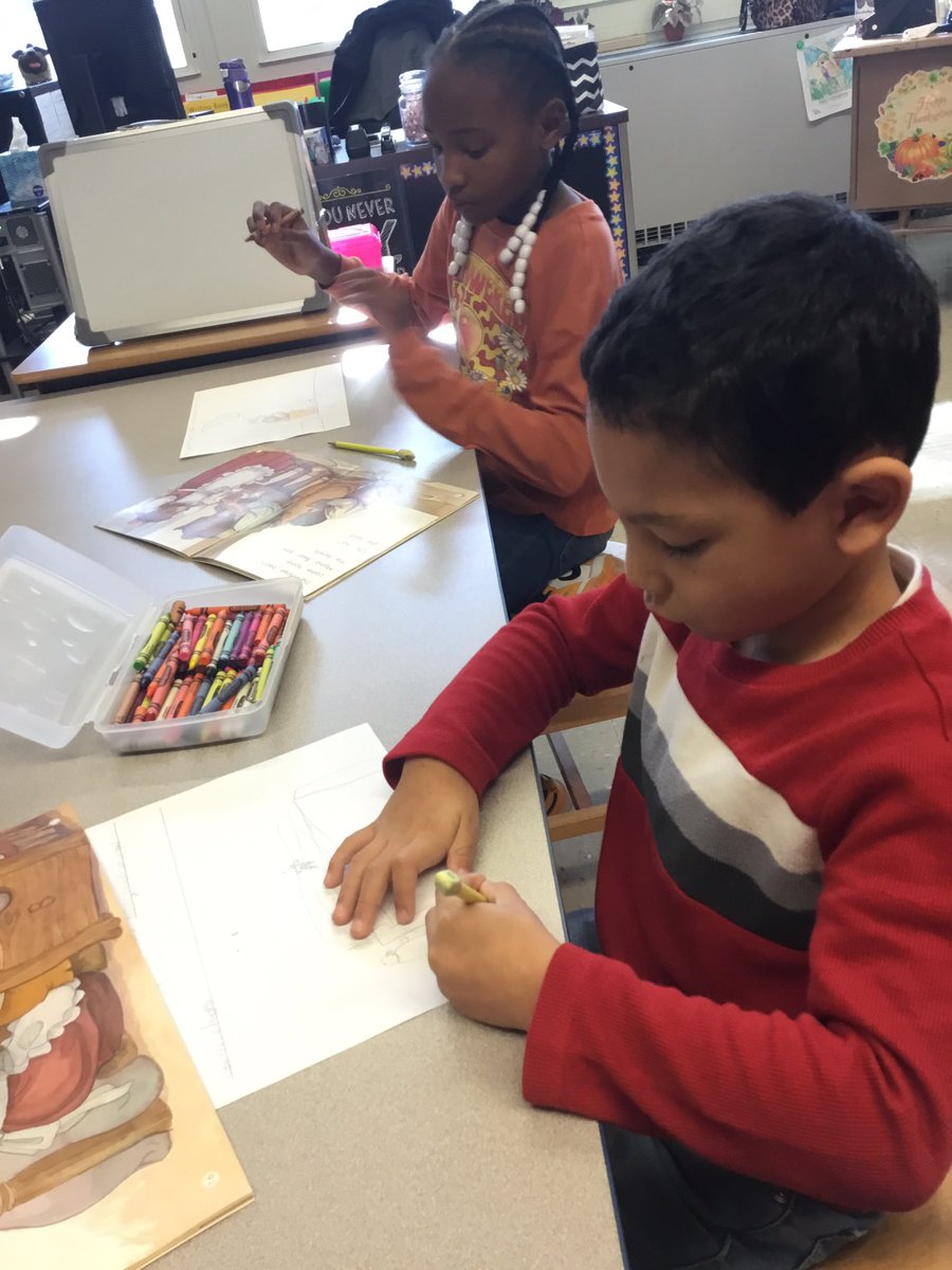 MrsRomerosClass's tweet image. Fun Friday activities! We were lucky to have second graders share a story with us.  We then drew our favorite part from the story. #studentteachers #teamteaching #learningwhilehavingfun @GKraese @mrhugey_pennave