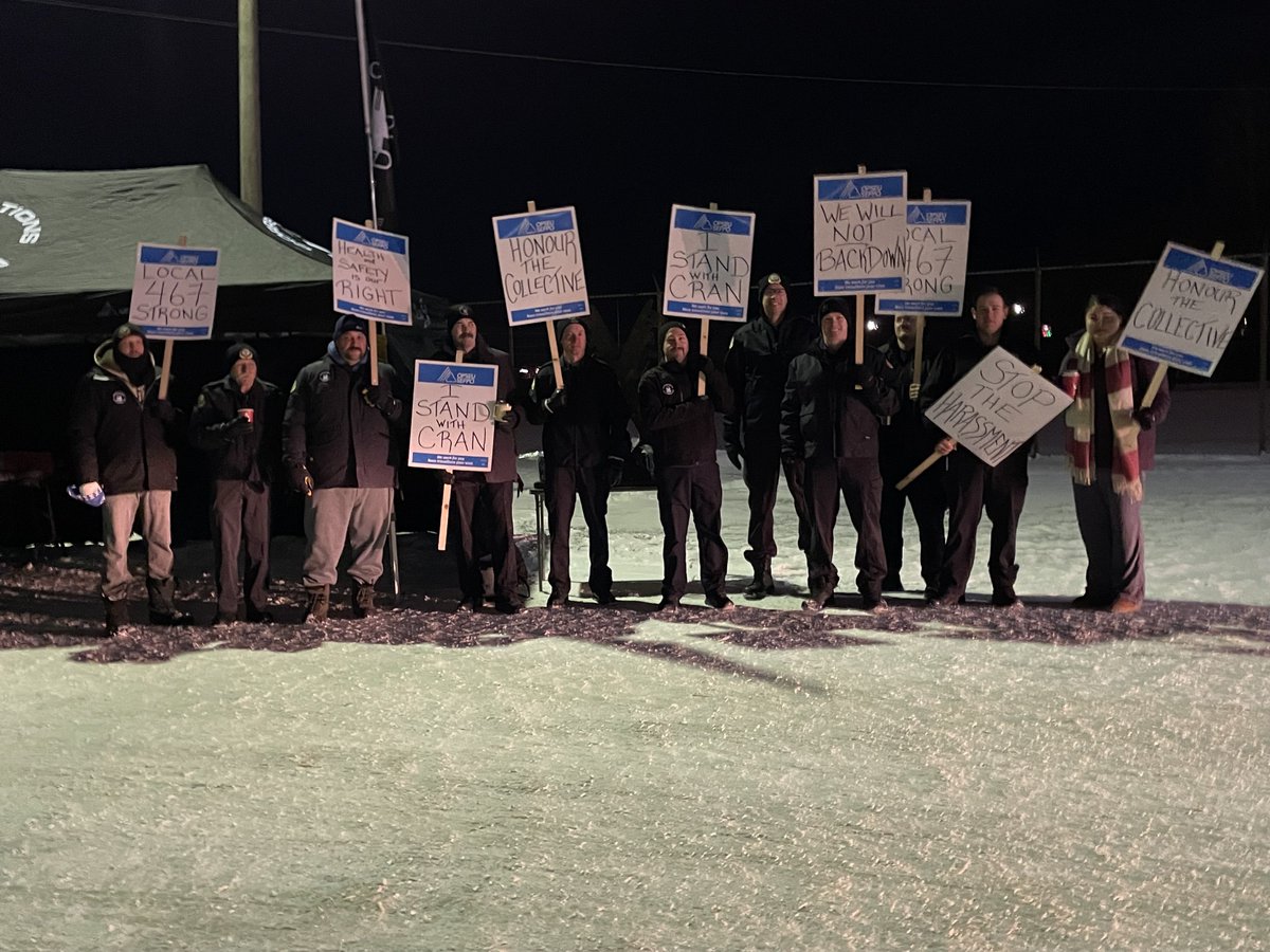 OPSEU's tweet photo. Members of OPSEU/SEFPO Local 467 standing strong together outside the Quinte Detention Centre this morning to send a message to bosses that union-busting and punishment for union activity must end! #Onlab #Solidarity #StandWithCran https://t.co/bmSHBDnLSp