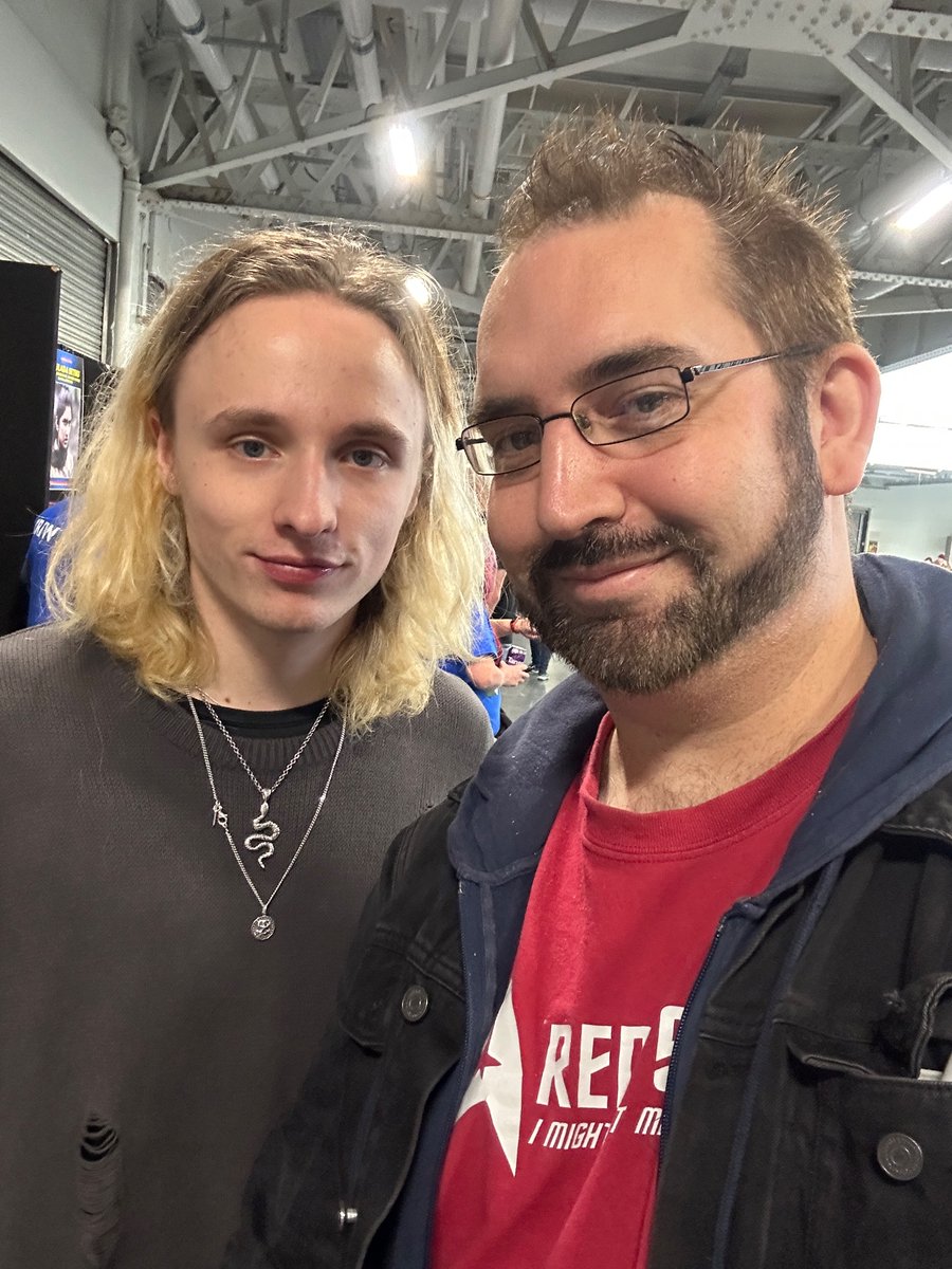 ashleym2k's tweet photo. Was a pleasure meeting Ty @georgiaEtennant,  he was a nice and friendly meet. Good with his fans and was a highlight of @Showmasters winter Comic-Con. #raisedwell #goodguy https://t.co/oCFp0ulzCa