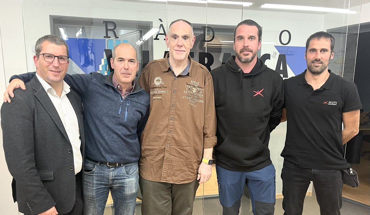 pepribes's tweet photo. Anem tancant temporada del “Va de Castells” @rtvvilafranca protagonisme per les colles locals. Presidents i caps de colla de @Verds i @Xicots per resumir la temporada i possar bases del 2023. Gràcies @SiscoBenet @patxiverd @ametlleg i Bernat Sallés per ser-hi. #castellers https://t.co/9avFKdDgQm