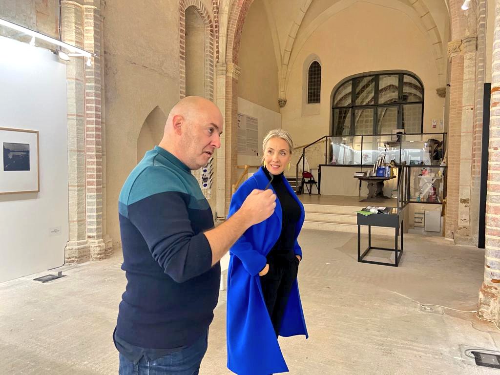 NadiaPellefigue's tweet photo. 🍂Une photo de "laisse de crue", des débris formés après les inondations dans l'#Aude 
🧫Des algues collectées, photographiées par #AlicePaillot et analysées par le labo #LEFE

La @residence1plus2, c'est de l'#art ET de la #science. Pour la 7e fois, elle capture📸 l'anthropocène. https://t.co/8gNZjEM0HU