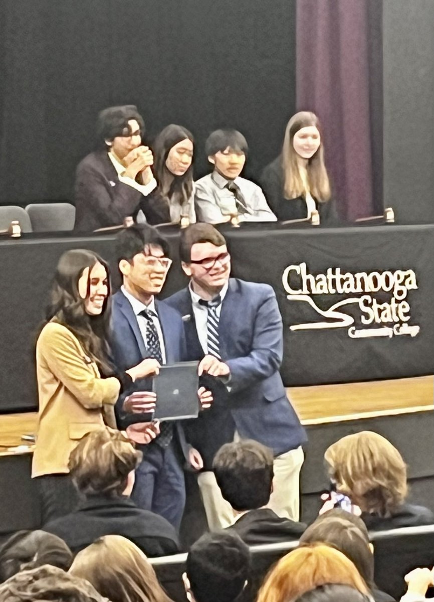 SMMHSEagles's tweet photo. Congrats to all involved on a successful & inaugural #AltMUN
🇺🇸 Signal’s USA team won Distinction in Rhetoric. (Adrian Andreescu, Jack Gibby, Josh Dulin, Jake Stubblefield, Weston Livingood)
#IndividualAwards also to Adrian, Jack, Josh, & Jeffery Lin (🇮🇹). #SMMHSsoars https://t.co/x5yOdXjFq9