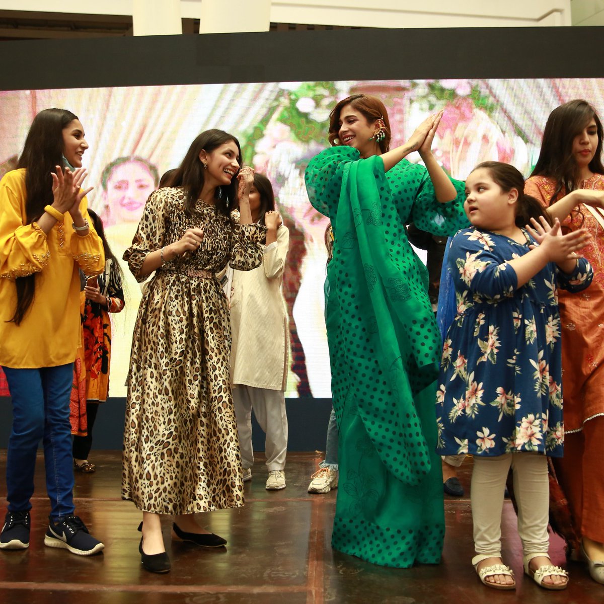 LollyPictures's tweet photo. #Lahore came all out for the love of #TichButton's lead couple #FarhanSaeed and #SonyaHussyn at #packagesmall β£οΈ
π₯ All set to hit cinemas on 25th Nov 2022
#aryfilms #shootingstarstudio #salmaniqbalfilms #tbary #madeinpakistan #roohafzago #redisthenewgo
#tichbuttonfever https://t.co/88Yd31MzAn