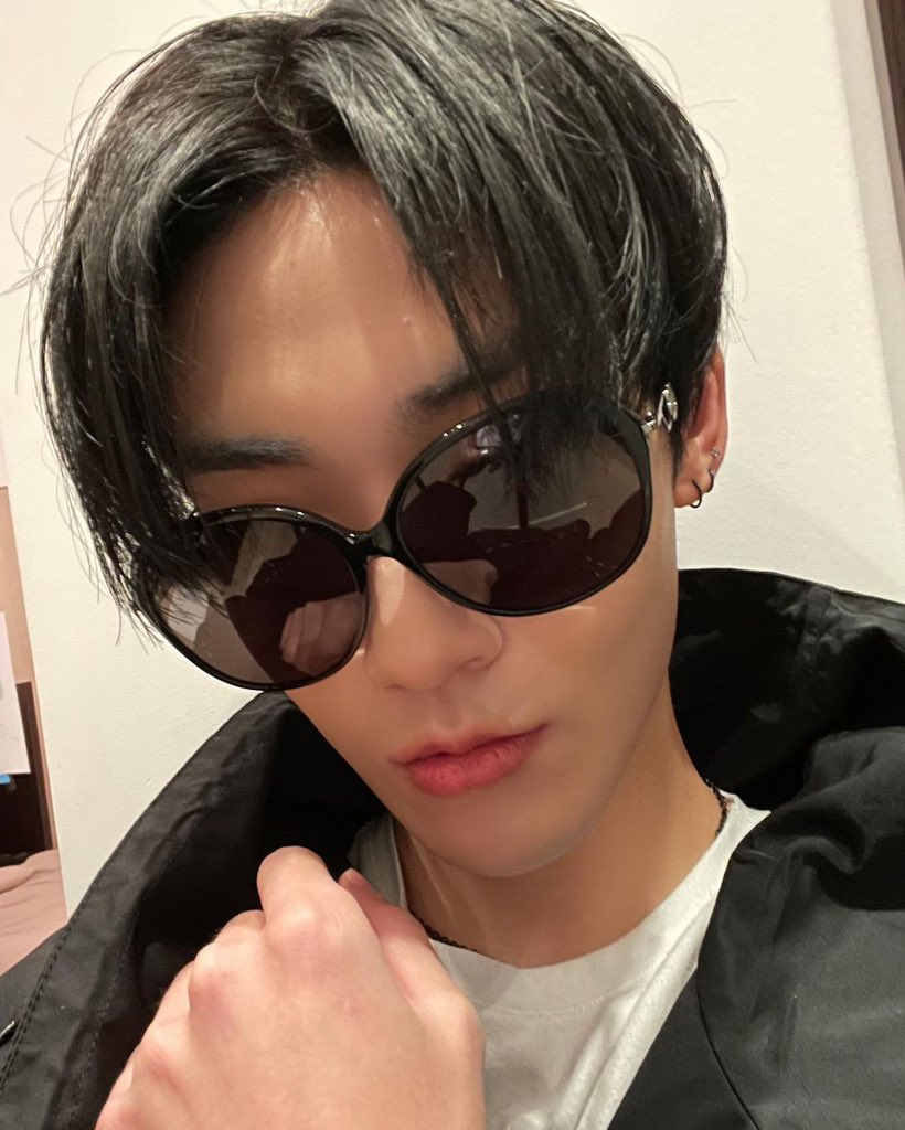 eternallyksw's tweet photo. kevin on instagram 

🌙 i think im cool - kevin https://t.co/HZ0QtE19Fj