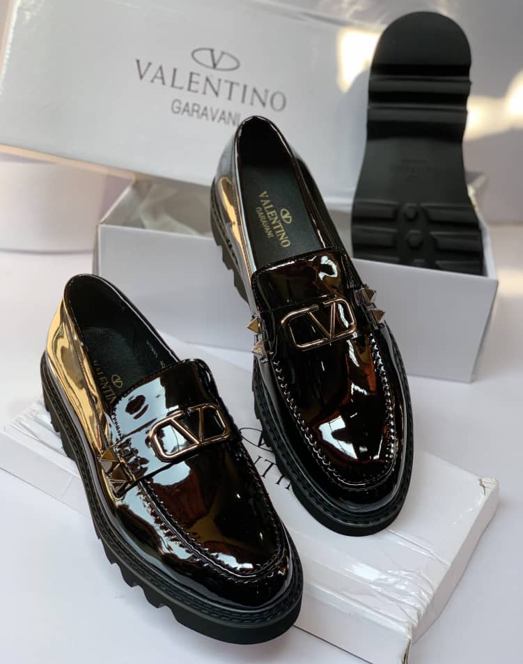Lavida_Shoes's tweet photo. GIVENCHY PARIS × VALENTINO  GARAVANI

Size: 40-46 

Price: 25,000

Nationwide delivery available 🚚 

DM WhatsApp https://t.co/w1YWi83L8N https://t.co/Xjx2kEb8yf