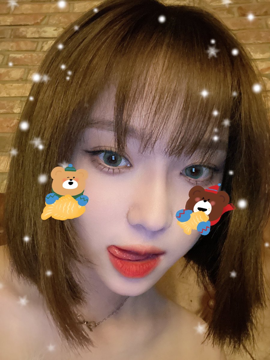 aespasbbl's tweet photo. [221121] 11:17PM KST: ⭐️ 

- +📸
- i want to eat bungeoppang (fish-shaped pastry) https://t.co/LdlwRXIl9A