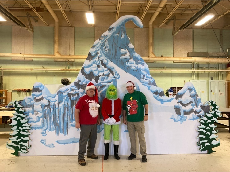 CCTC_CCPS's tweet photo. Even the Grinch cracked a smile after seeing the amazing work our Construction and AMP students did.
#CCTCGrows https://t.co/RCJvXYu5gv