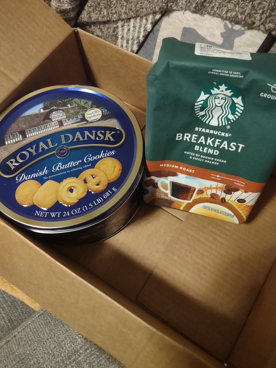 Getting two drops in the PO box this week <3 <3, the single greatest online gaming community ! Thank you ! #starbucks #royaldansk cookies n coffee !