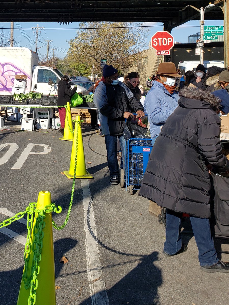 CHLDC's tweet photo. Thank you United Community Centers for organizing last Saturday's East New York Gives held with the Eastern Brooklyn Emergency Response Collaborative's 2nd Asylum Seekers Resources event. Over 400 East New Yorkers and new arrivals received a hot meal, clothes, and much more! https://t.co/PDDuPGDbp7