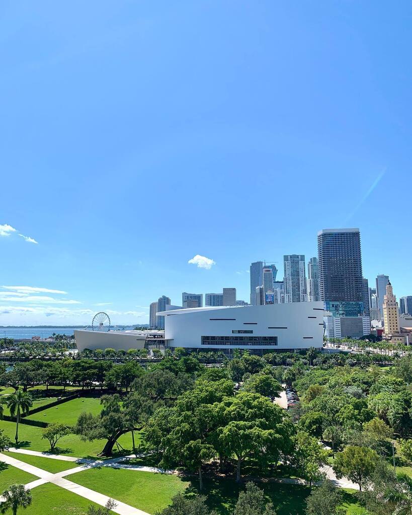 TheMiamiGuide's tweet photo. Hello from Miami 👋✌🌴
How do you greet someone in your native language ?
Happy #WorldHelloDay everybody! A simple hello can brighten up the dullest day and is a wonderful way to spread kindness.
#miami #miamivibes #miamiguide #kindness #florida #m… https://t.co/3l89ZZ3rIk https://t.co/8cM3EReieB