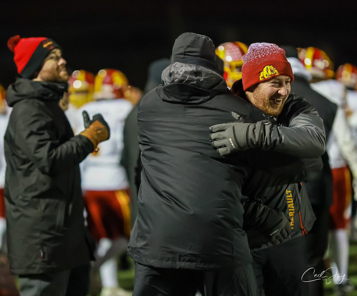 cedjayphotos's tweet photo. Shout out to the entire @BataviaFootball coaching staff. The time and effort you guys pour into these kids year in and year out is unmatched. #goinstate #ihsa #cedjayphotography https://t.co/xQVRpIT9lg