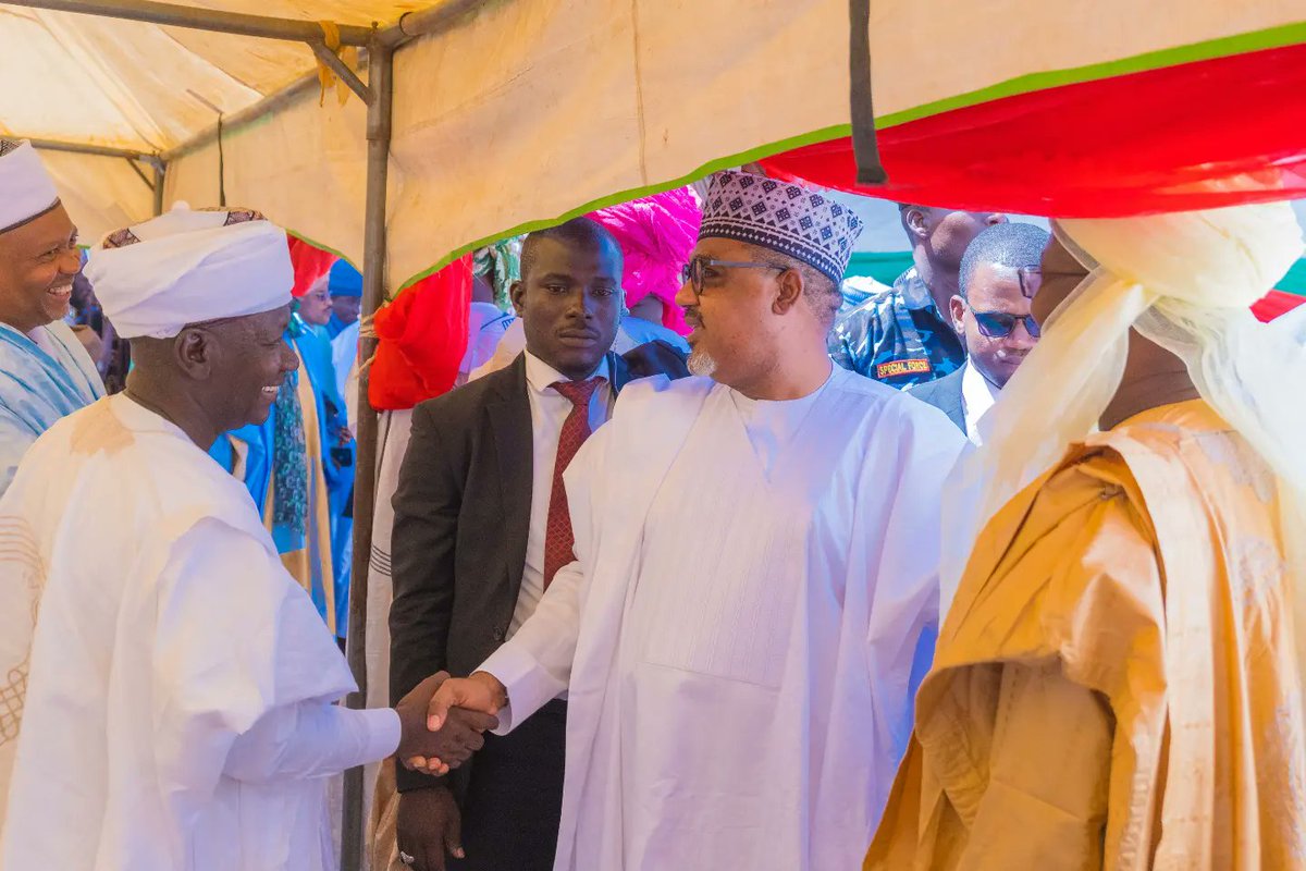 hon_umarelyakub's tweet photo. Turbaning ceremony of the state chief of protocol  Ambassador Lawal Abdullahi kazaure as Dan Masaninin Kazaure. The event was alongside the wedding fatiha of the daughter of Amb. Lawal Abdullahi Kazaure. https://t.co/NpK4RiXxT2