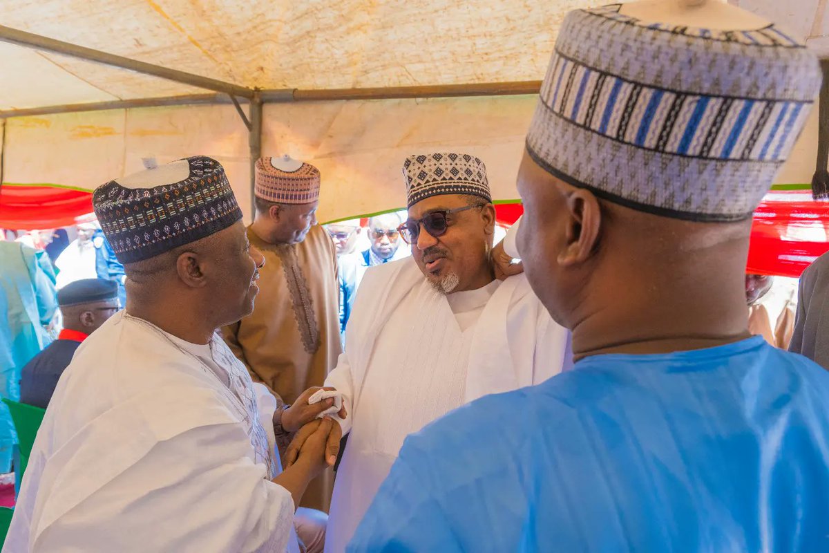 hon_umarelyakub's tweet photo. Turbaning ceremony of the state chief of protocol  Ambassador Lawal Abdullahi kazaure as Dan Masaninin Kazaure. The event was alongside the wedding fatiha of the daughter of Amb. Lawal Abdullahi Kazaure. https://t.co/NpK4RiXxT2