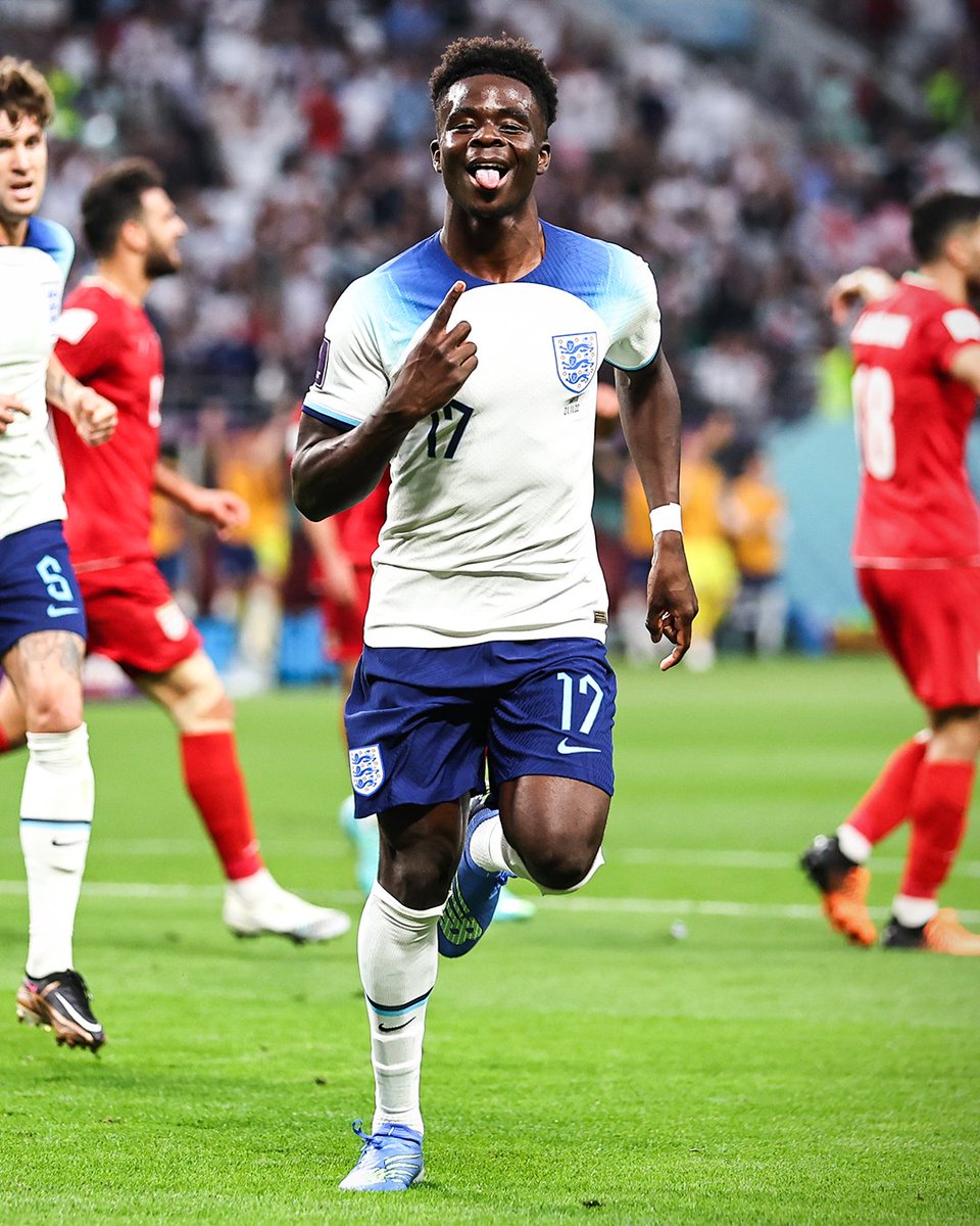 iIhamzada's tweet photo. Bukayo Saka ini namanya emang bertuah. Dalam bahasa Yoruba (Afrika bagian barat) artinya: penambah kebahagiaan. Golnya pun nambah.

Bukan hanya jago main bola, cerdas pula dalam akademik. Nilai GCSE-nya untuk kelulusan setara SMA tergolong tinggi. Empat nilai A* dan tiga nilai A. https://t.co/B7tbiJQdDp