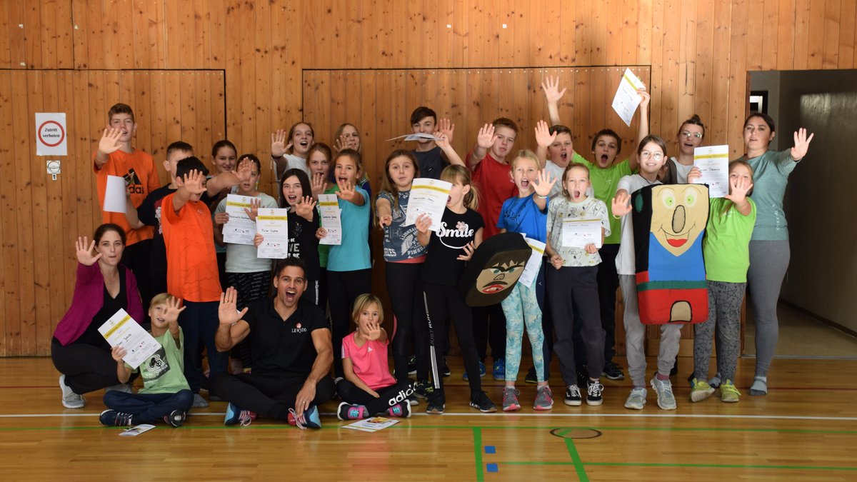 schuetzentirol's tweet photo. Selbstverteidigungskurs der Jungschützen

▶️ https://t.co/uGTIRUcx8G

#Kurs #Selbstverteidigung #Jungschützen #SSB #Schützen #Vahrn #Terlan #Tirol https://t.co/X7tVg5k84G