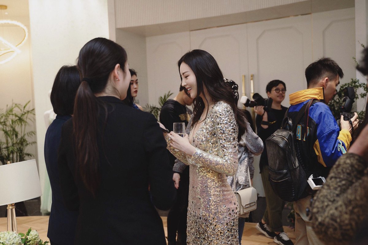 In my life, there are also many ordinary people are quietly giving, only they do not ask for return, so no one seriously to appreciate its dedication, and no one to perceive the love contained in it more, which is destined to the life of the giver ordinary.