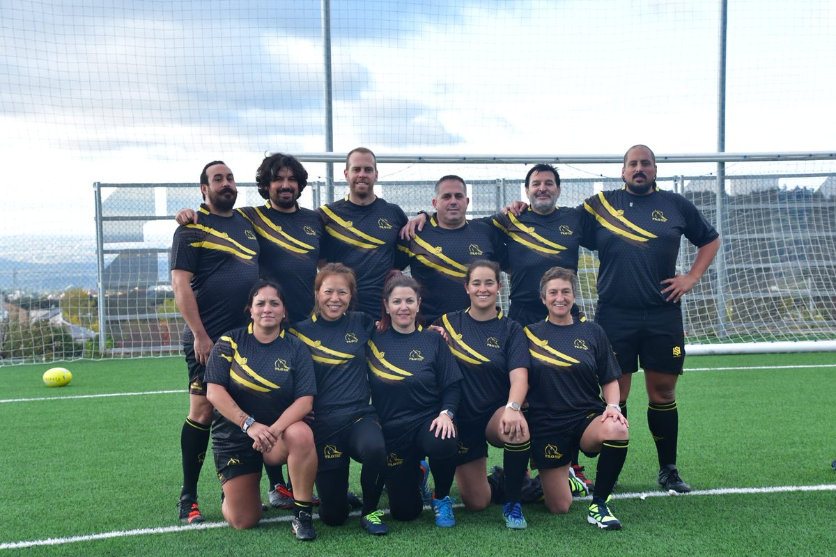filo_rugby_2019's tweet photo. ¡Os presentamos la nueva equipación, también disponible a la venta!
 
Nuestro #FiloTOUCH ha sido el primero en estrenarlo el pasado domingo; en el calentamiento la camiseta técnica y en el juego, la equipación.

Puedes encargarlo aquí: 686 70 09 24. 

#AúpaFilo https://t.co/vJpTckXYcf
