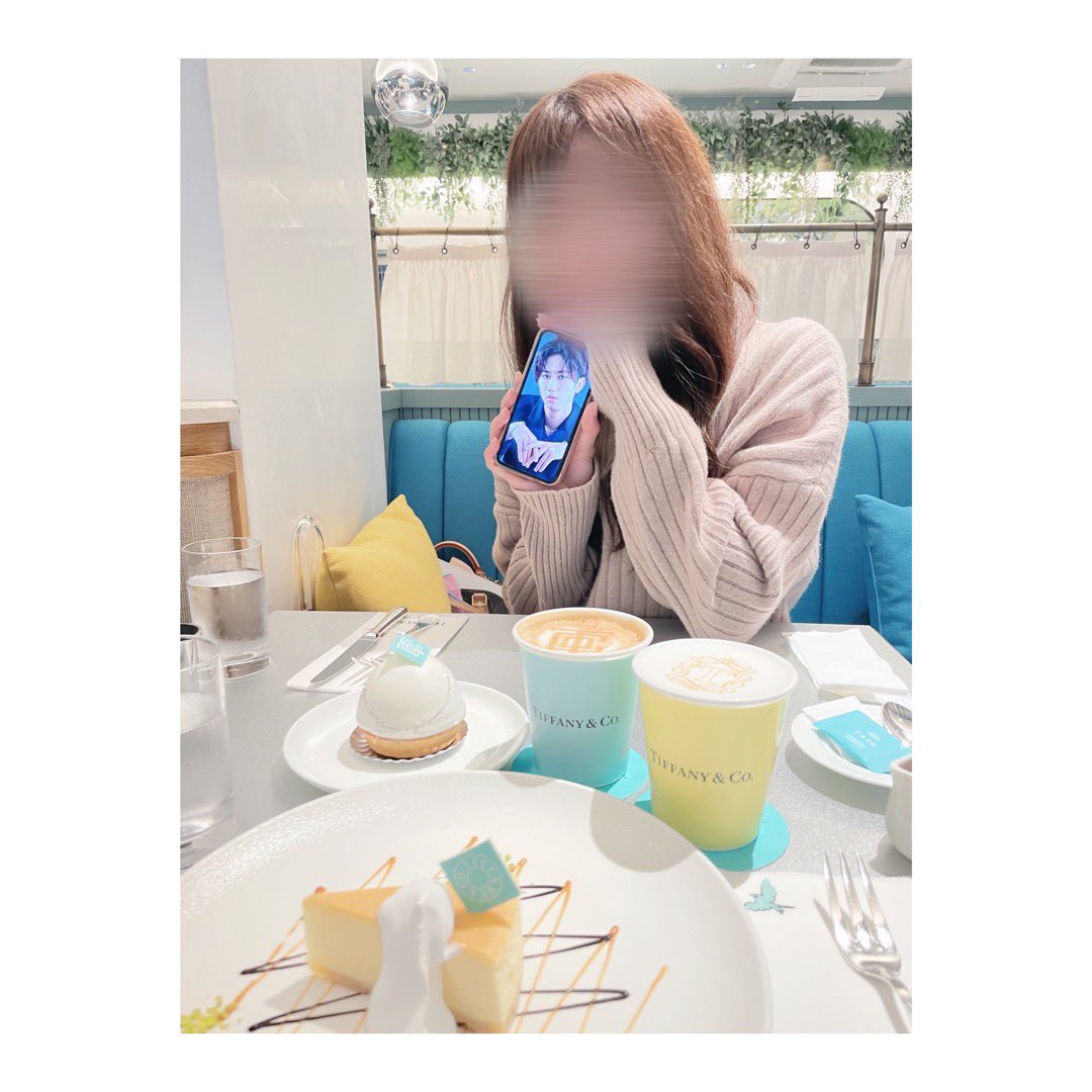 R__31415's tweet photo. お天気は安定に雨だったんだけど☔️
昨日Tiffanyのカフェ行って
しっかり亮平くん愛でてきた💓 https://t.co/hA2tM76tCx