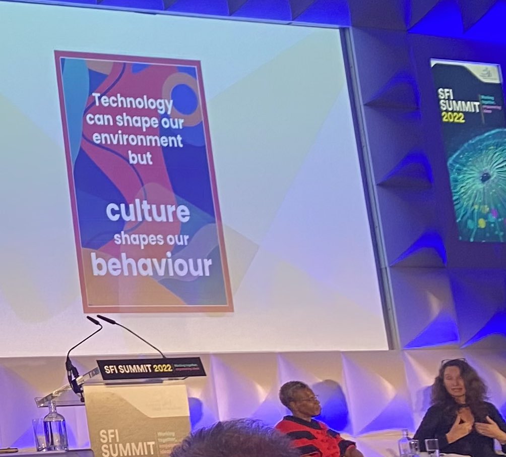 Great to have <a href="/MaureenKennell5/">Maureen Kennelly</a> from <a href="/artscouncil_ie/">The Arts Council / An Chomhairle Ealaíon</a> bring the voice of the arts to @scienceirel summit 

#SFISummit