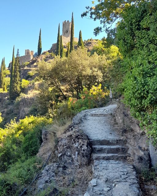 Carcassonnais's tweet photo. 😎🚶♂️🚶♀️IDEE BALADE: 1 promenade tonique d'une heure dans Les quatre Châteaux de Lastours ....et se déconnecter de tout tracas (promis!! 🙂 )
#lesquatrechateauxdelastours #lastours #châteaux #castle
Photo VLafon https://t.co/WJLQ9tVlRA