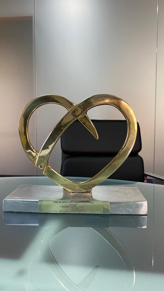 jvgarp's tweet photo. There are so many reasons to start a #company... but making things easier for #peopleinneed is the best of them all! 

Two sides, same coin... 
Welcome to the #BraveNewWorld.

From Paris, with love ♥️                                            @UtopiaAvatars @GlobalGiftFound https://t.co/KdxAAiOu9w