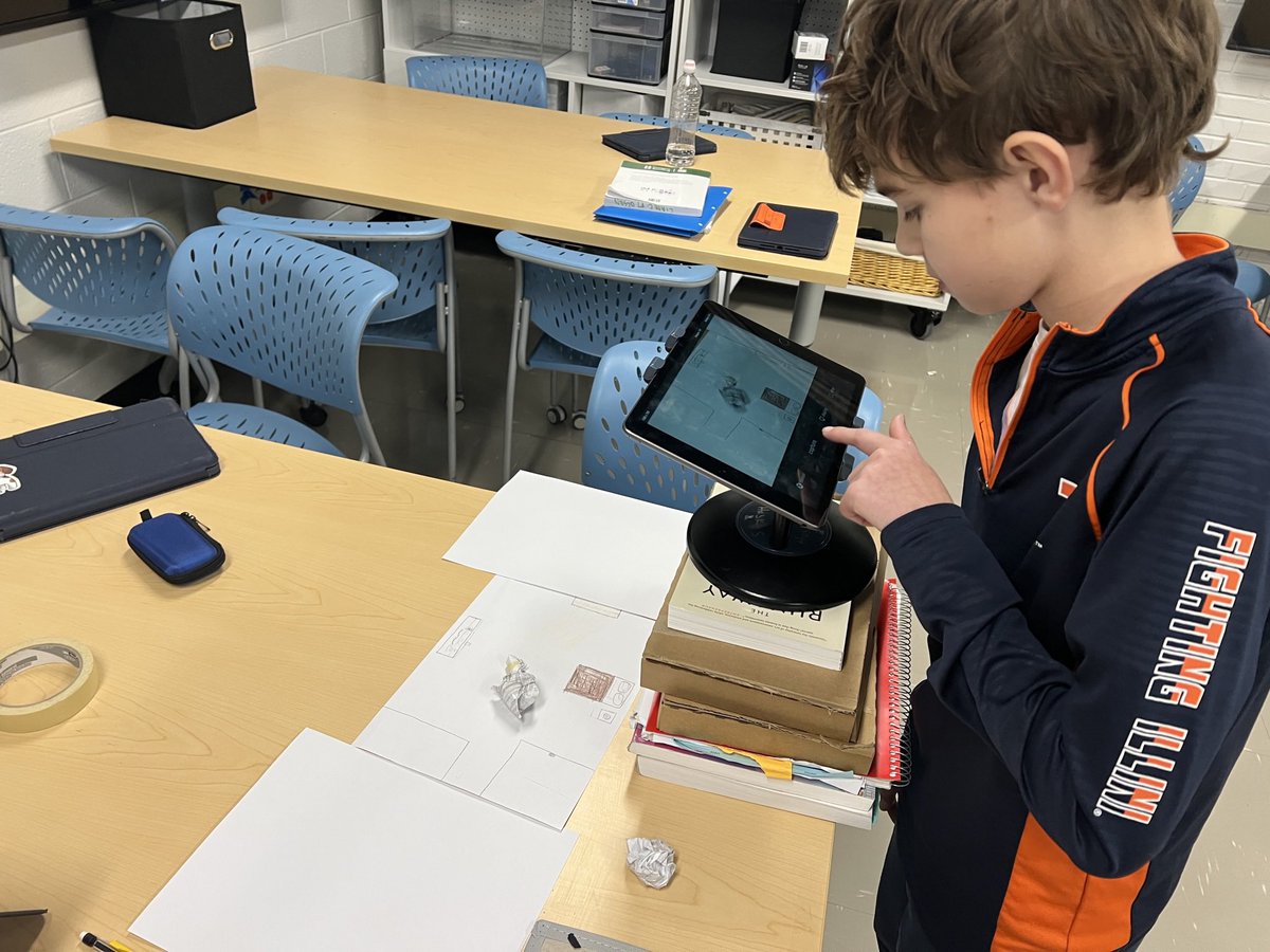 seemoretech's tweet photo. 7th and 8th grade students working hard on their stop animation projects! Can’t wait to see the results! @LakeForestSD67 https://t.co/zlNddYr54f
