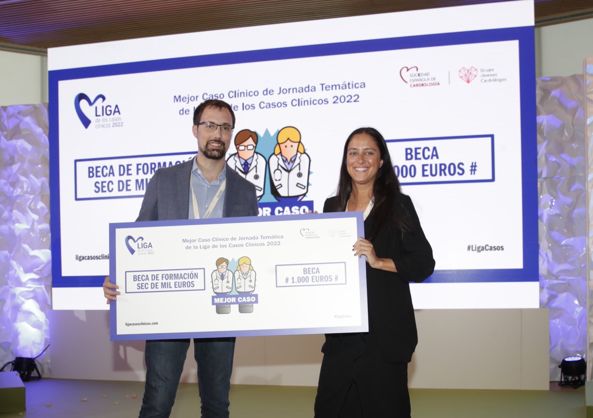 Los ganadores de #Ligacasos <a href="/JovenesSec/">JóvenesSEC</a> ya disfrutan de sus becas: @Josea_Fdez12 (recogió su beca <a href="/aarriaga7/">Antonio Arriaga</a>), <a href="/emilioblanco96/">Emilio Blanco López</a> (recogida por <a href="/NovoaCubides/">Andrez Felipe Cubides Novoa</a>) y @ArakamaSabine enviaron los mejores casos de 'Amiloidosis’, ‘arGLP-1 oral en CI y DM2’ e ‘iSRAA e hiperpotasemia crónica’.