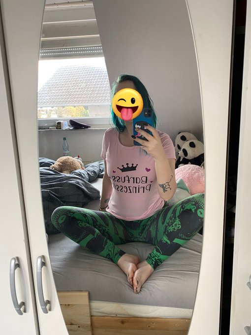 call me Barfuss Prinzessin!!! #feet #cute https://t.co/rQYQ1dxcrl<a href="/tag/feet"class="tags">#feet</a><a href="/tag/cute"class="tags">#cute</a>