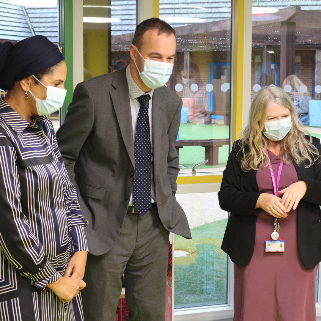 KeechHospice's tweet photo. Great to welcome Luton Sixth Form, Wolfson Foundation and Children in Need to our hospice. An absolute pleasure to take you on a tour &amp; show you some of the work we do here with patients and their loved ones. We'd love to welcome you back soon! 💜💙
#hospicetour #childreninneed https://t.co/GZw6hwYCPE