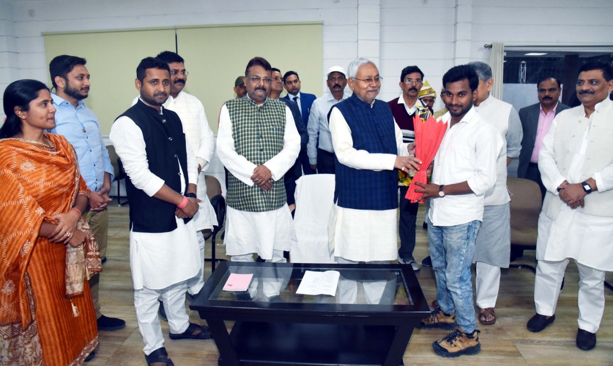 NitishKumar's tweet photo. पटना विश्वविद्यालय छात्र संघ चुनाव, 2022 में जीत हासिल करने वाले अध्यक्ष, उपाध्यक्ष, संयुक्त सचिव, कोषाध्यक्ष एवं काउंसिल मेंबर्स को बधाई एवं शुभकामनाएं। https://t.co/CASpTlNSo8