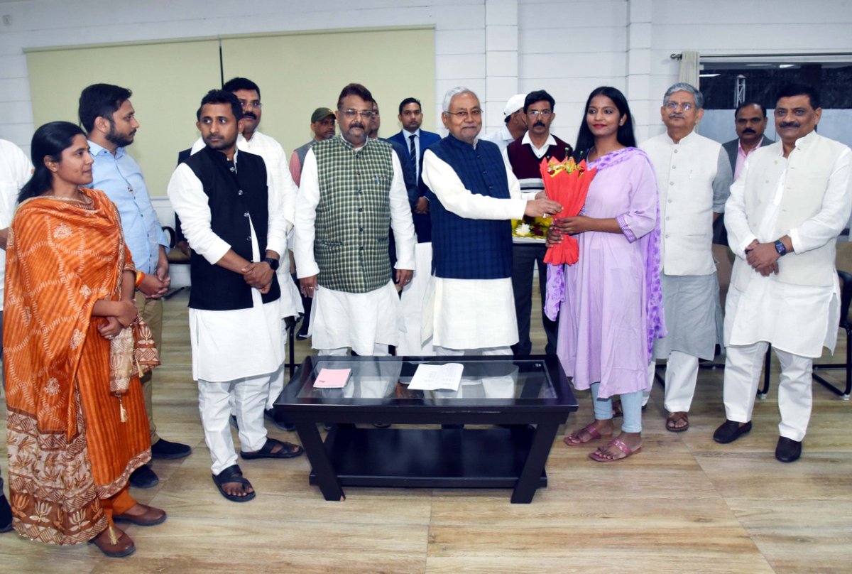 NitishKumar's tweet photo. पटना विश्वविद्यालय छात्र संघ चुनाव, 2022 में जीत हासिल करने वाले अध्यक्ष, उपाध्यक्ष, संयुक्त सचिव, कोषाध्यक्ष एवं काउंसिल मेंबर्स को बधाई एवं शुभकामनाएं। https://t.co/CASpTlNSo8
